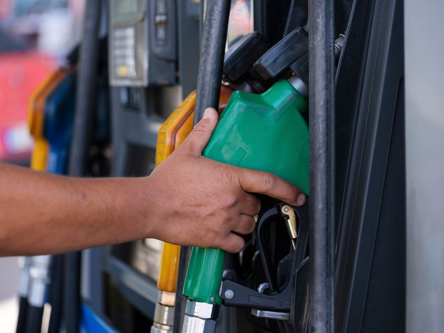 Ajuste parcial del impuesto a los combustibles: cómo impacta en nafta y gasoil